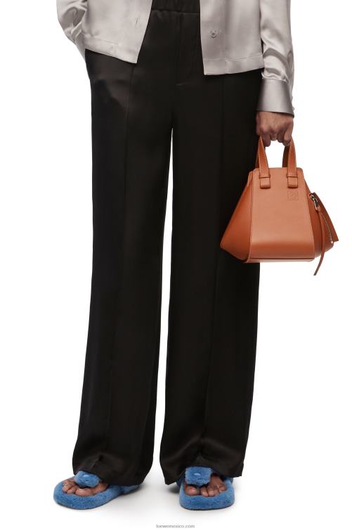 broncearse bolso hamaca pequeño de piel de becerro clásica Loewe R8J8Z469 mujer