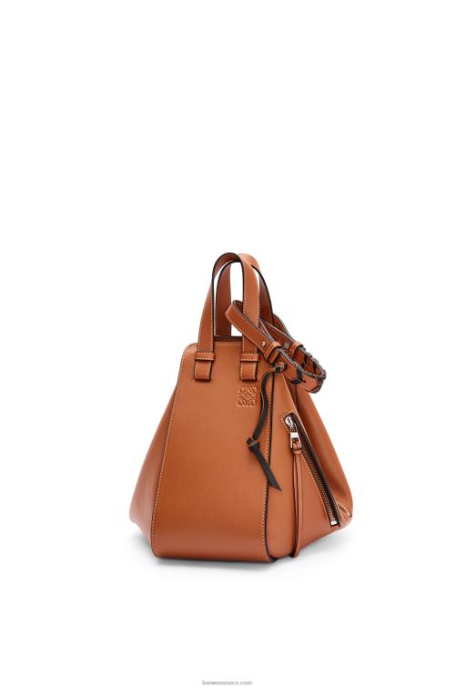 broncearse bolso hamaca pequeño de piel de becerro clásica Loewe R8J8Z469 mujer