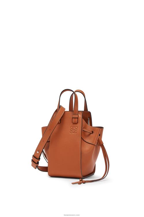 broncearse mini hamaca con cordón en piel de becerro clásica Loewe R8J8Z242 mujer