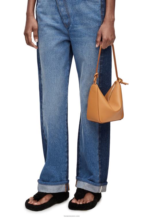 cálido desierto bolso hobo mini hammock de piel de becerro clásica Loewe R8J8Z323 mujer