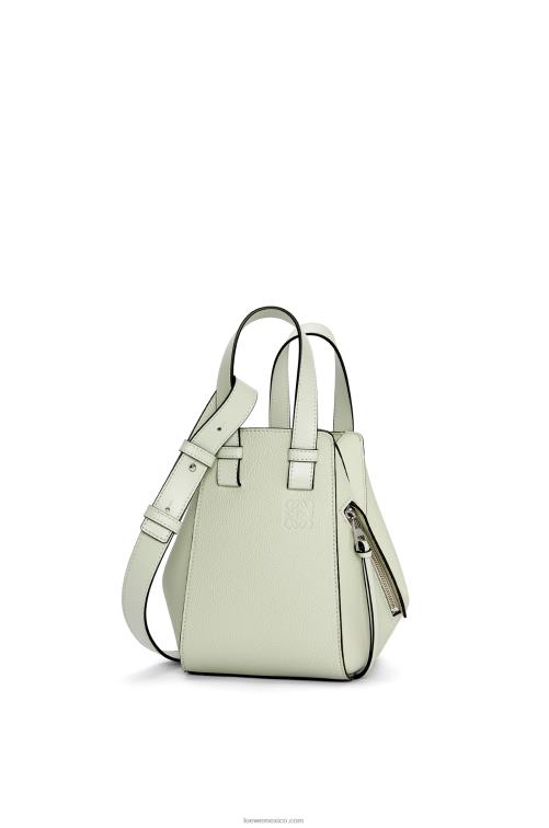 celadón claro bolso hamaca compacto de suave piel de becerro graneada Loewe R8J8Z343 mujer