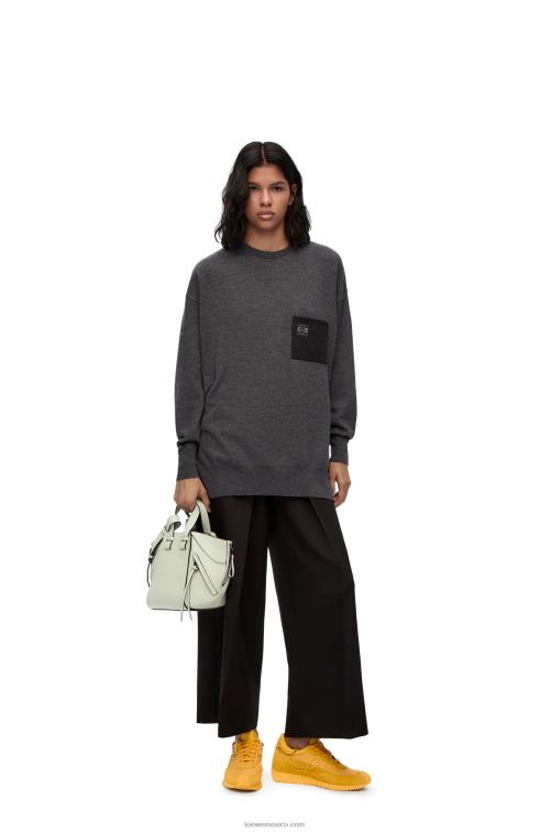 celadón claro bolso hamaca compacto de suave piel de becerro graneada Loewe R8J8Z343 mujer