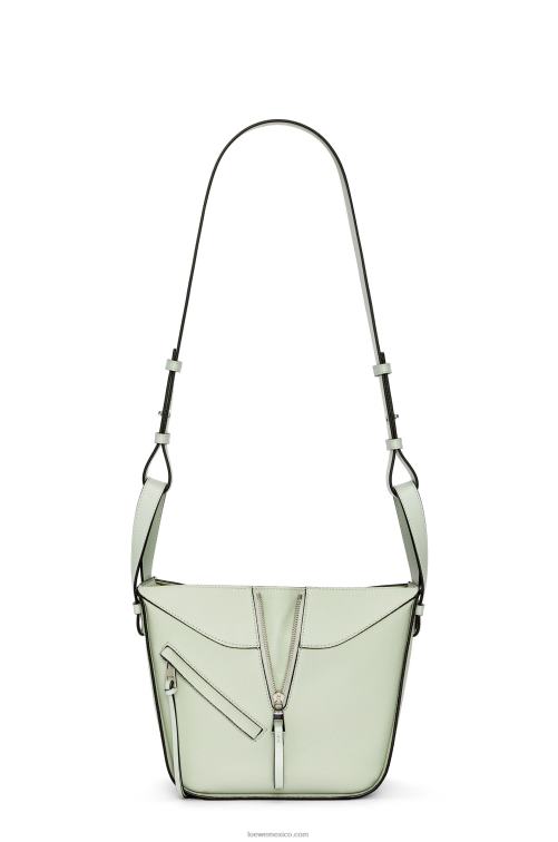 celadón claro bolso hamaca compacto de suave piel de becerro graneada Loewe R8J8Z343 mujer