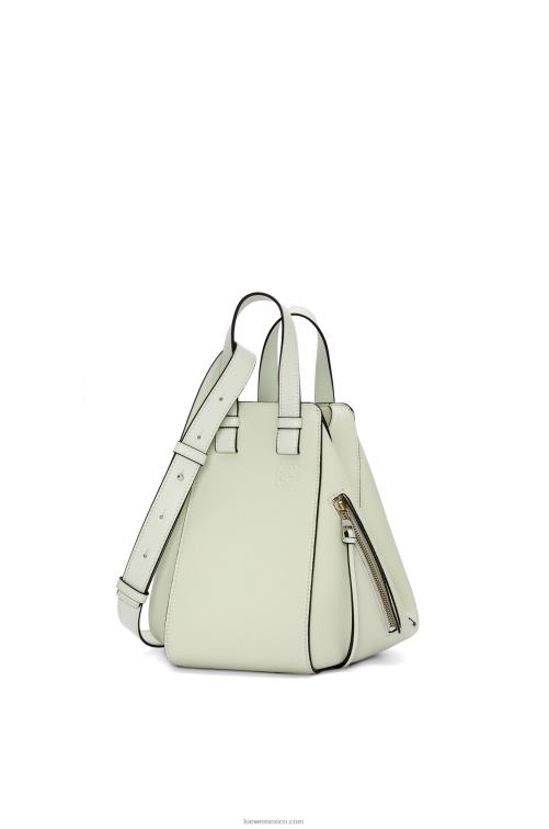 celadón claro bolso hamaca pequeño de suave piel de becerro graneada Loewe R8J8Z370 mujer