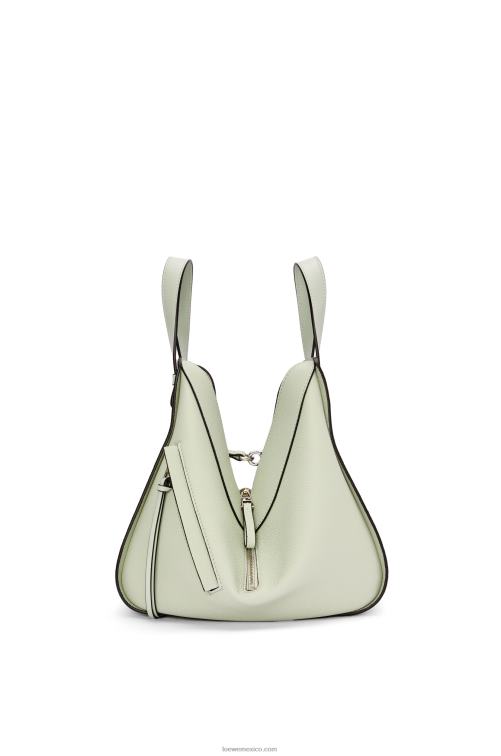 celadón claro bolso hamaca pequeño de suave piel de becerro graneada Loewe R8J8Z370 mujer