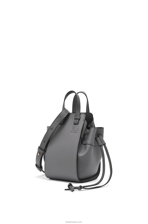 gris asfalto mini hamaca con cordón de suave piel de becerro granulada Loewe R8J8Z252 mujer