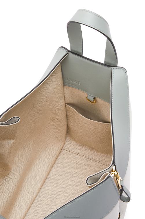 gris ceniza/verde marmol bolso hamaca pequeño de piel de becerro clásica Loewe R8J8Z514 mujer