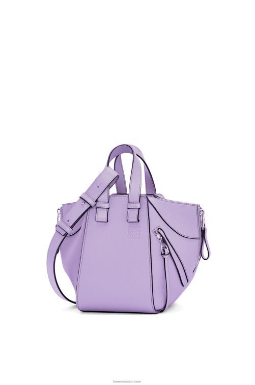 malva claro bolso hamaca compacto de suave piel de becerro graneada Loewe R8J8Z406 mujer