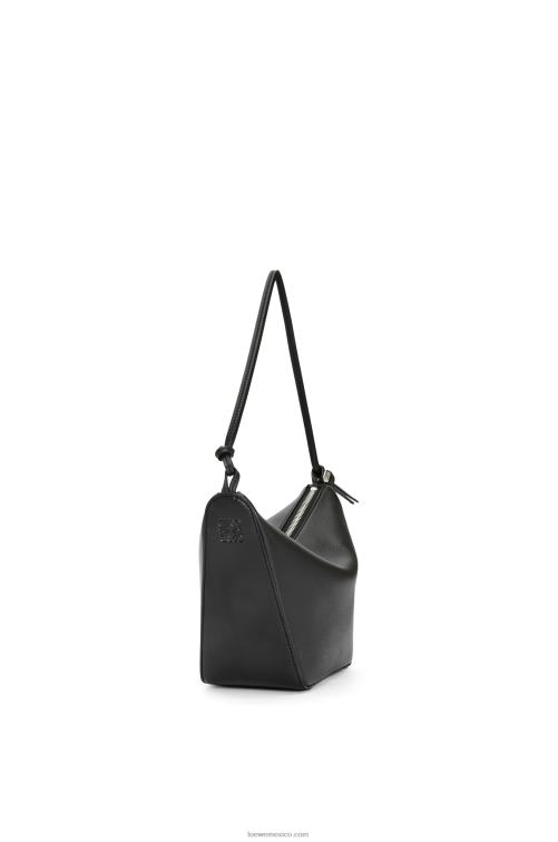 negro bolso hobo mini hammock de piel de becerro clásica Loewe R8J8Z329 mujer