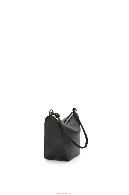 negro bolso hobo mini hammock de piel de becerro clásica Loewe R8J8Z329 mujer