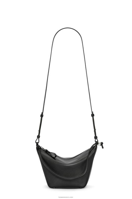 negro bolso hobo mini hammock de piel de becerro clásica Loewe R8J8Z329 mujer