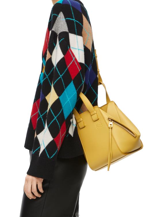ocre brillante bolso compacto hamaca en piel de becerro clásica Loewe R8J8Z373 mujer