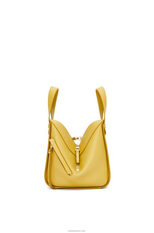 ocre brillante bolso compacto hamaca en piel de becerro clásica Loewe R8J8Z373 mujer