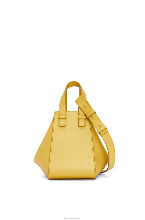 ocre brillante bolso compacto hamaca en piel de becerro clásica Loewe R8J8Z373 mujer
