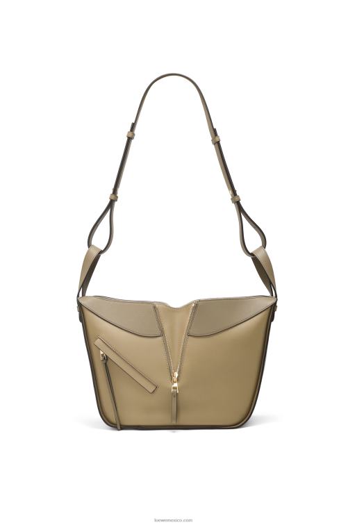 verde arcilla/beige empolvado bolso hamaca pequeño de piel de becerro clásica Loewe R8J8Z440 mujer