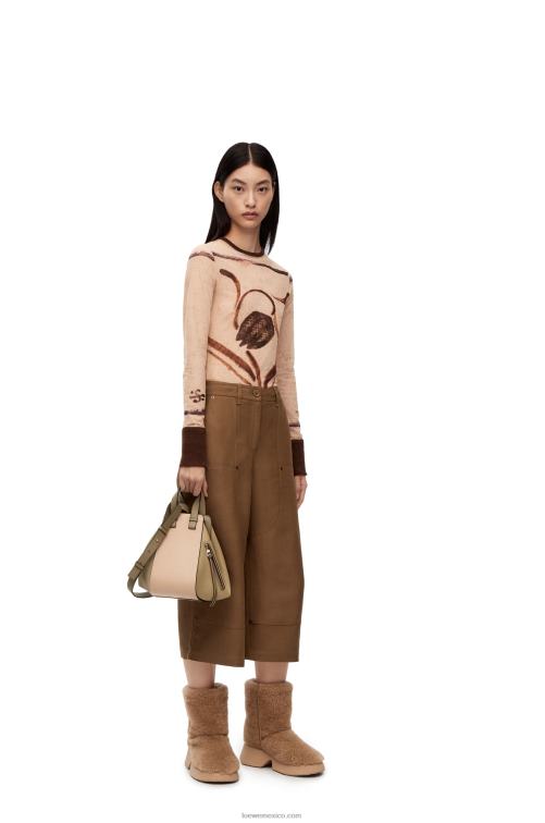 verde arcilla/beige empolvado bolso hamaca pequeño de piel de becerro clásica Loewe R8J8Z440 mujer