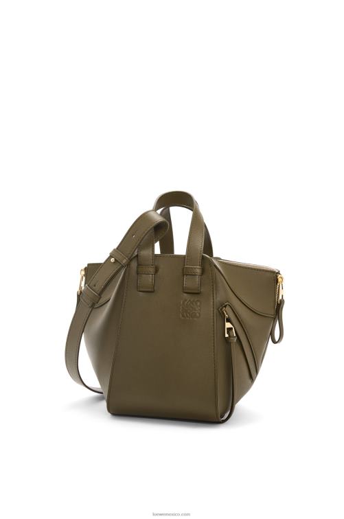 verde caqui oscuro bolso compacto hamaca en piel de becerro clásica Loewe R8J8Z372 mujer