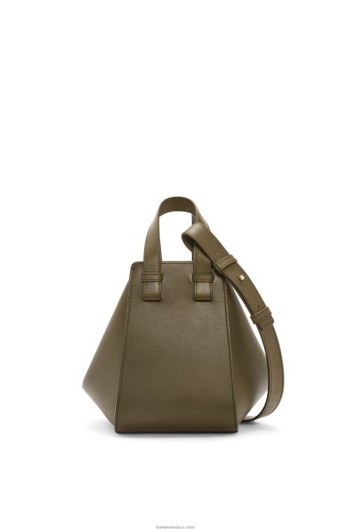 verde caqui oscuro bolso compacto hamaca en piel de becerro clásica Loewe R8J8Z372 mujer