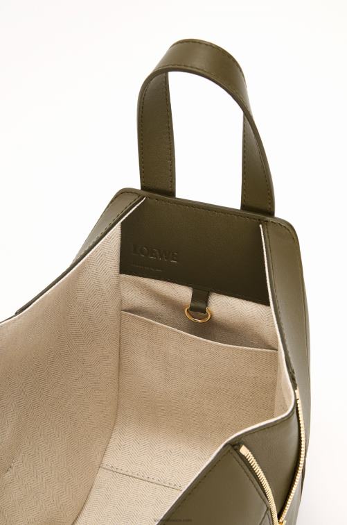 verde caqui oscuro bolso compacto hamaca en piel de becerro clásica Loewe R8J8Z372 mujer