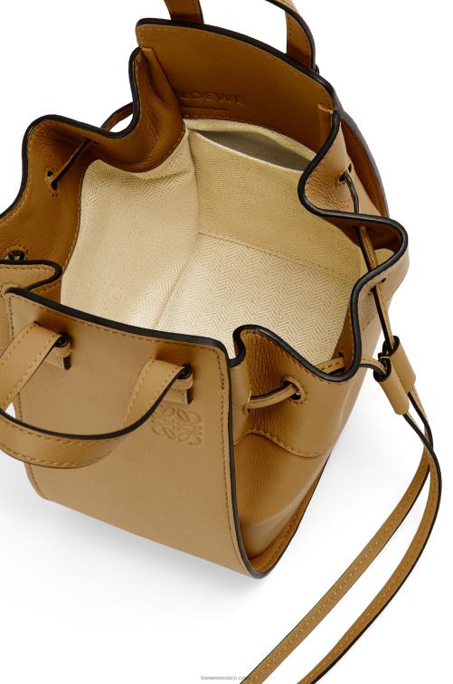 verde ocre mini hamaca con cordón en piel de becerro clásica Loewe R8J8Z243 mujer