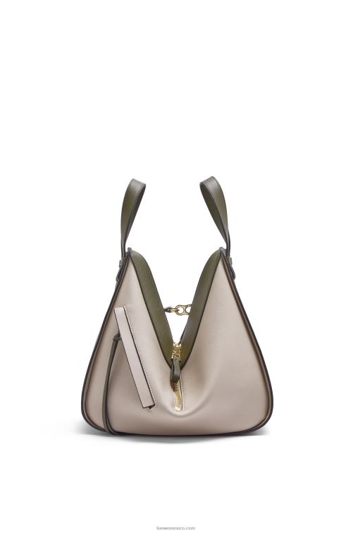 verde otoño/avena claro bolso hamaca pequeño de piel de becerro clásica Loewe R8J8Z525 mujer