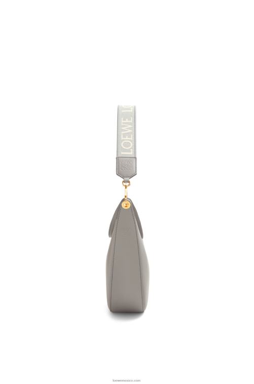 Perla gris bolso luna de piel de becerro satinada y jacquard Loewe R8J8Z533 mujer