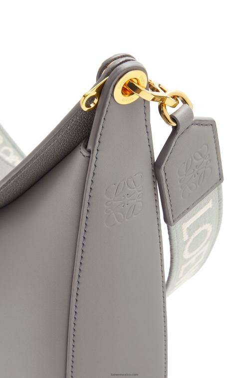 Perla gris bolso luna de piel de becerro satinada y jacquard Loewe R8J8Z533 mujer
