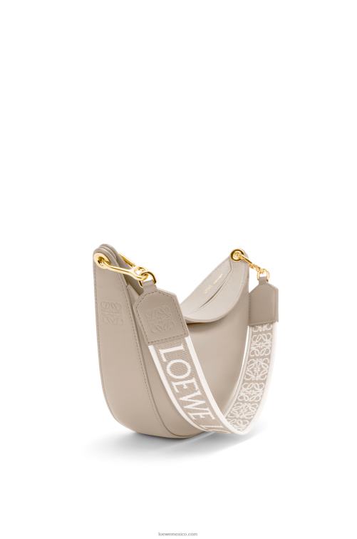 avena ligera Bolso luna pequeño de piel de becerro satinada y jacquard Loewe R8J8Z475 mujer