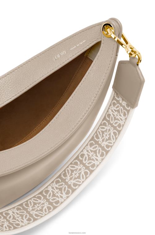 avena ligera Bolso luna pequeño de piel de becerro satinada y jacquard Loewe R8J8Z475 mujer