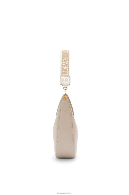 avena ligera bolso luna de piel de becerro satinada y jacquard Loewe R8J8Z522 mujer