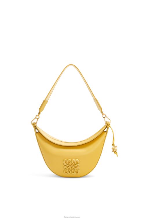 glaseado amarillo pálido luna pequeña de piel de becerro satinada Loewe R8J8Z454 mujer