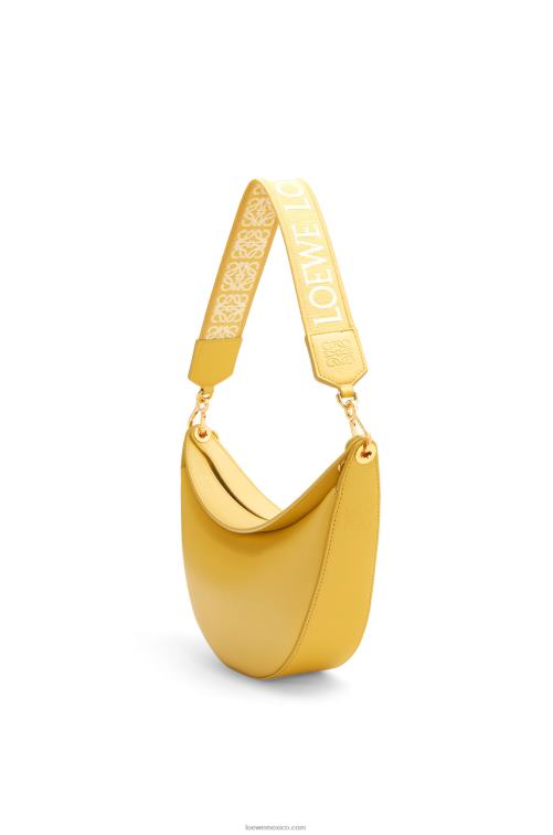 glaseado amarillo pálido luna pequeña de piel de becerro satinada Loewe R8J8Z454 mujer