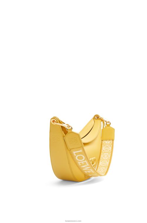 glaseado amarillo pálido luna pequeña de piel de becerro satinada Loewe R8J8Z454 mujer