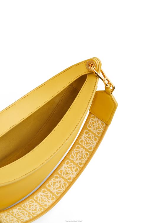glaseado amarillo pálido luna pequeña de piel de becerro satinada Loewe R8J8Z454 mujer