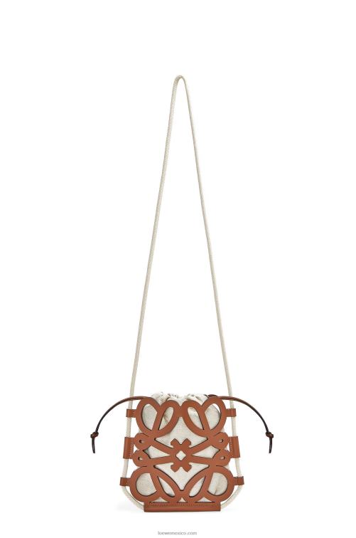 bronceado/crudo bandolera con anagrama recortado en piel de becerro clásica y lona Loewe R8J8Z327 mujer