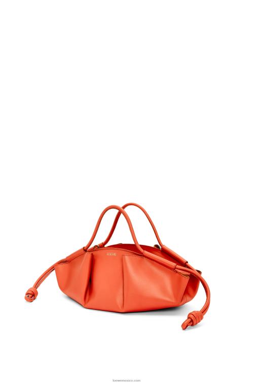 amanecer naranja bolso paseo pequeño de piel de becerro napa brillante Loewe R8J8Z349 mujer