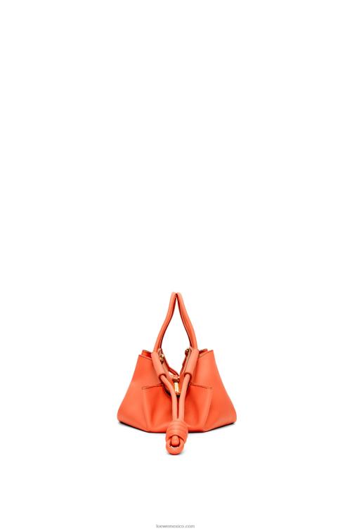 amanecer naranja bolso paseo pequeño de piel de becerro napa brillante Loewe R8J8Z349 mujer