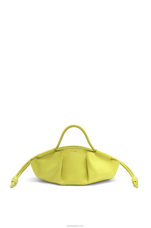 amarillo lima bolso paseo pequeño de piel de becerro napa brillante Loewe R8J8Z419 mujer