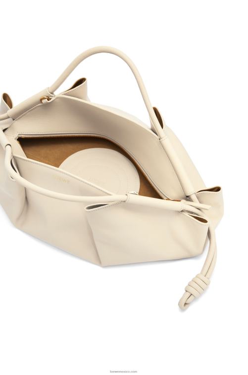angora Bolso paseo de piel de becerro napa brillante Loewe R8J8Z346 mujer