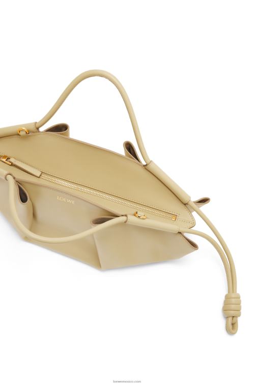 arcilla verde bolso paseo pequeño de piel de becerro napa brillante Loewe R8J8Z350 mujer