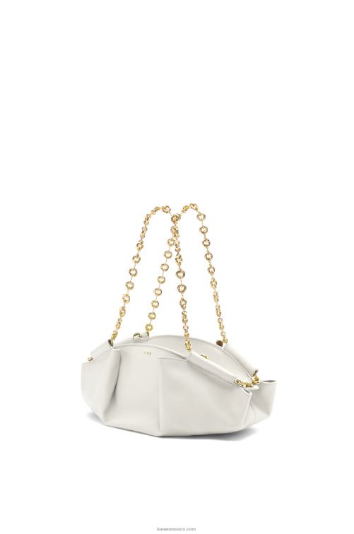 blanco suave bolso paseo pequeño de piel de becerro napa brillante con cadena Loewe R8J8Z404 mujer