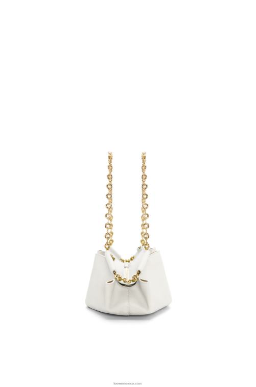 blanco suave bolso paseo pequeño de piel de becerro napa brillante con cadena Loewe R8J8Z404 mujer