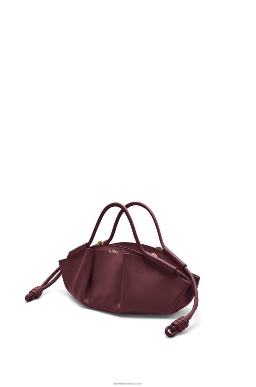 borgoña bolso paseo pequeño de piel de becerro napa brillante Loewe R8J8Z414 mujer