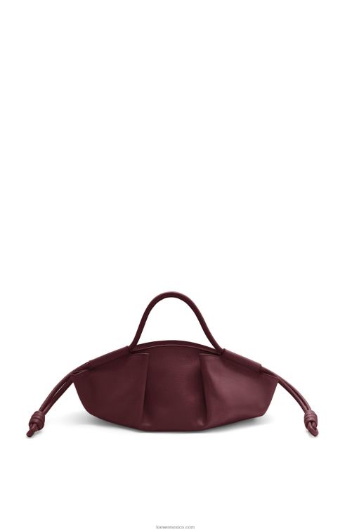 borgoña bolso paseo pequeño de piel de becerro napa brillante Loewe R8J8Z414 mujer