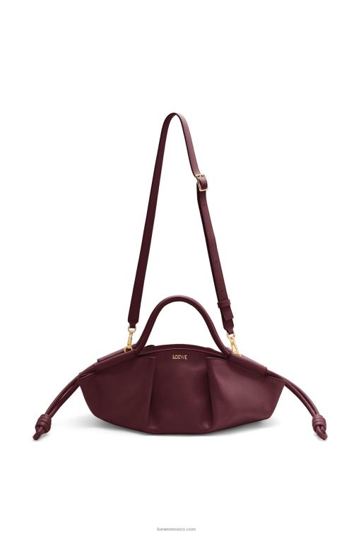 borgoña bolso paseo pequeño de piel de becerro napa brillante Loewe R8J8Z414 mujer