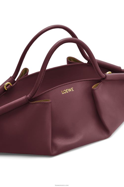 borgoña bolso paseo pequeño de piel de becerro napa brillante Loewe R8J8Z414 mujer