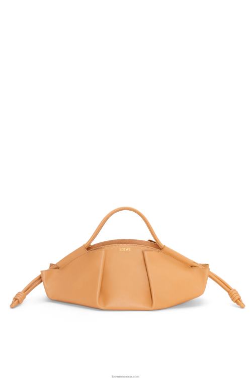 cálido desierto Bolso paseo de piel de becerro napa brillante Loewe R8J8Z417 mujer