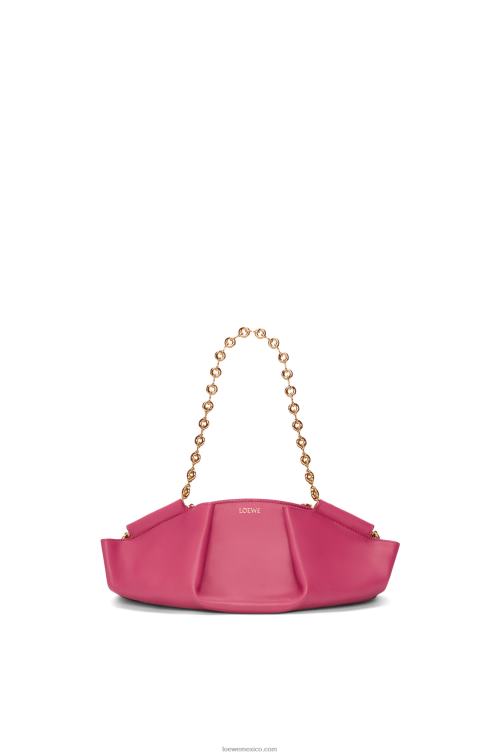 magenta bolso paseo pequeño de piel de becerro napa brillante con cadena Loewe R8J8Z420 mujer