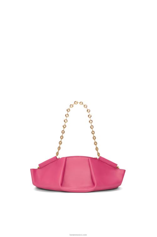 magenta bolso paseo pequeño de piel de becerro napa brillante con cadena Loewe R8J8Z420 mujer