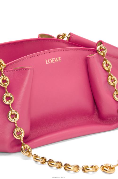 magenta bolso paseo pequeño de piel de becerro napa brillante con cadena Loewe R8J8Z420 mujer